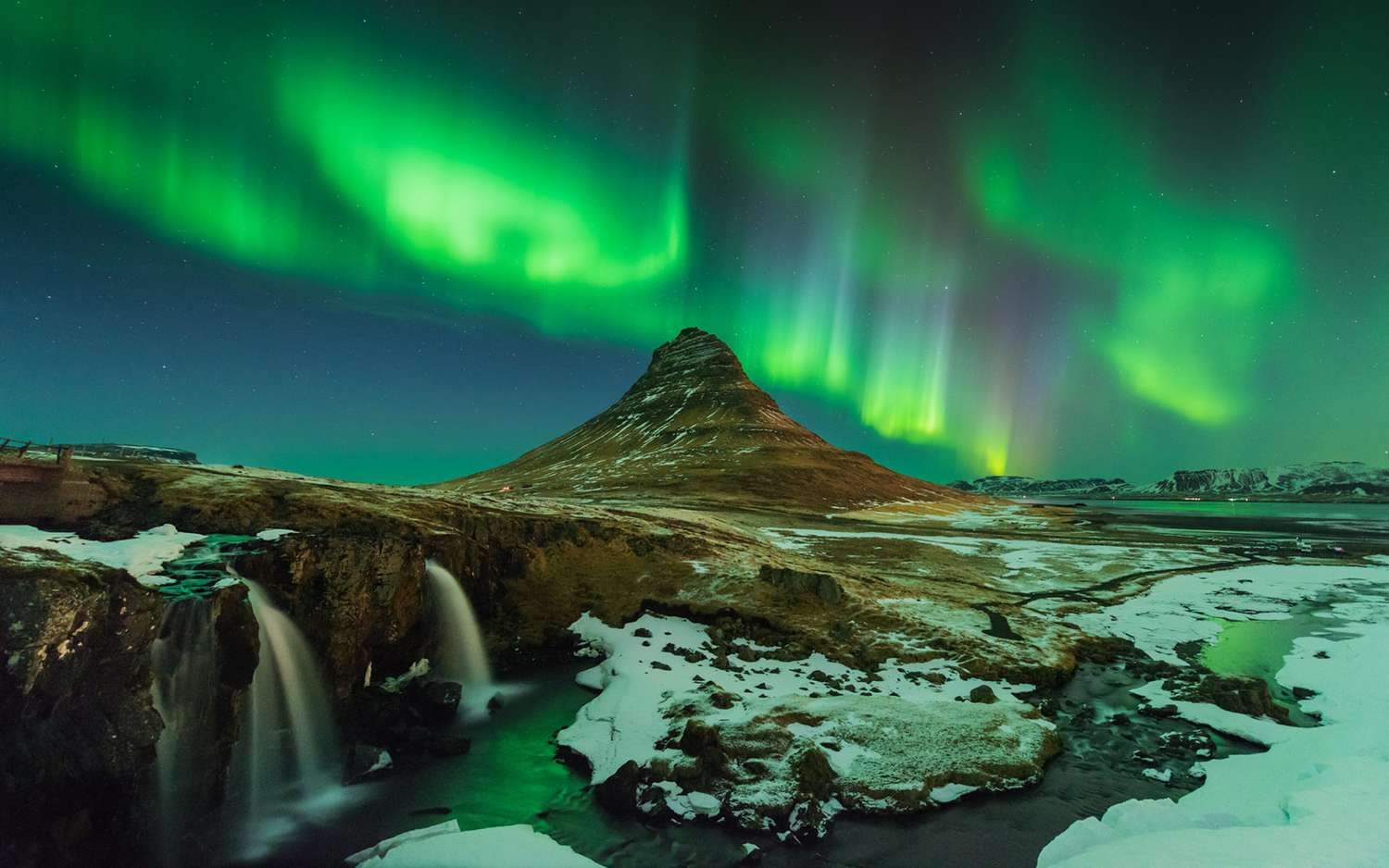 Best Month to See Northern Lights in Iceland Guide